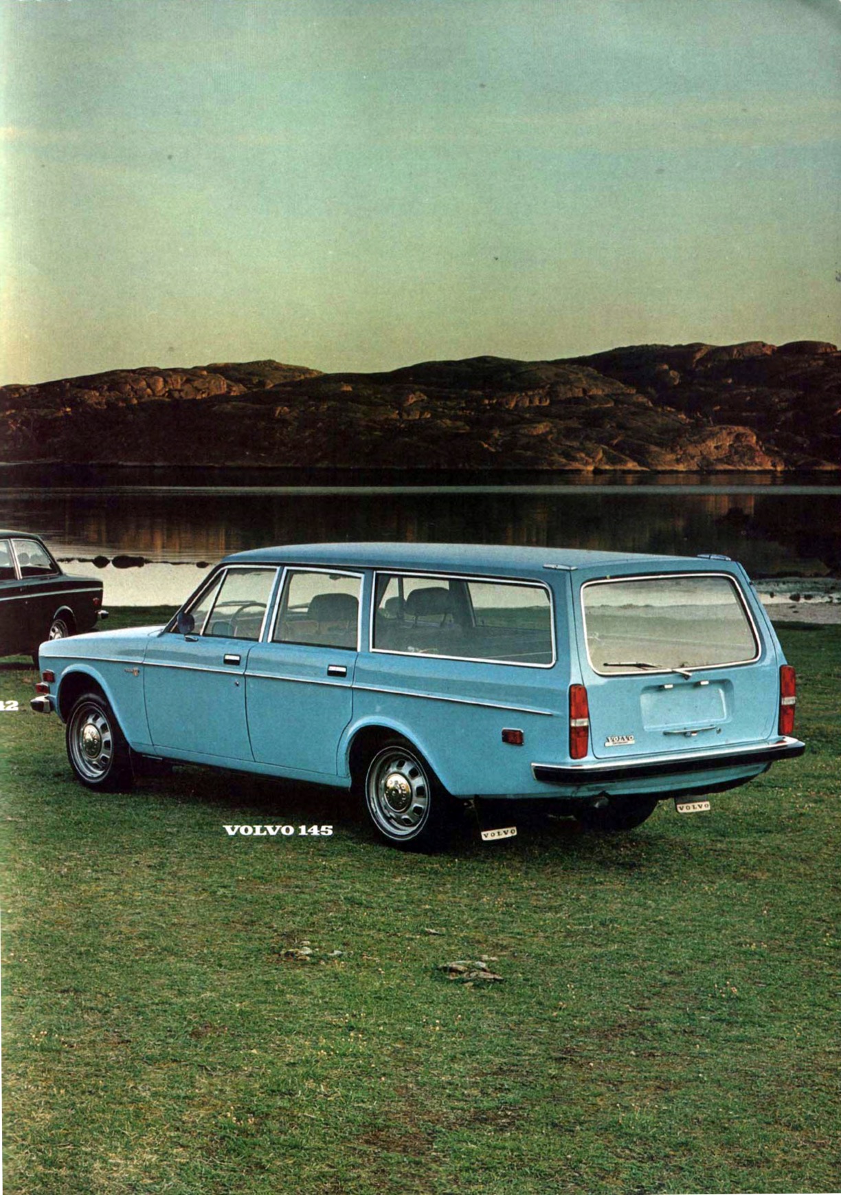 1972 Volvo Full-Line Brochure Page 2